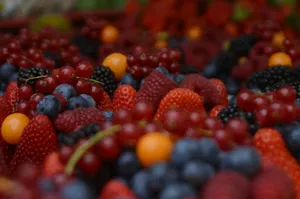 bunch of raspberry and grapes jigsaw puzzle
