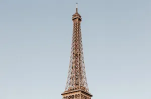 A breathtaking capture of the Eiffel Tower in Paris on a clear day, showcasing its architectural magnificence. jigsaw puzzle