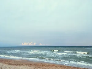 sea waves crashing on shore during daytime jigsaw puzzle