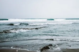 Serene ocean view with waves crashing onto a sandy beach, ideal for nature lovers. jigsaw puzzle
