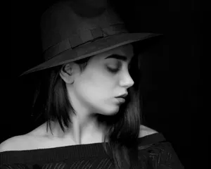 Black and white portrait of a woman wearing a fedora hat, showcasing elegance and style. jigsaw puzzle