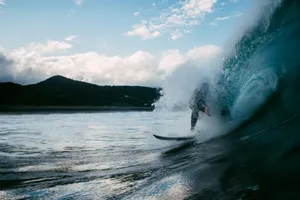 surfer surfing on tidal wave jigsaw puzzle