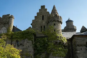 A castle with ivy growing on the side of it jigsaw puzzle